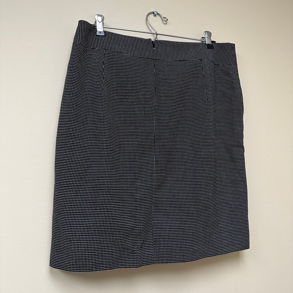 Banana Republic Mini Skirt - Picture 5 of 8